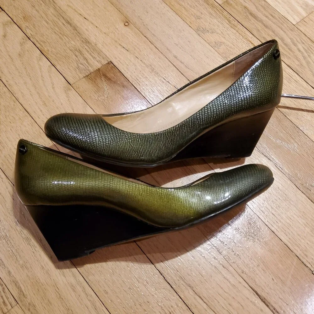 Calvin Klein Yana Wedges Pointy Shoes Size 6 Heel 2